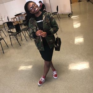 Meet your Posher, Regan